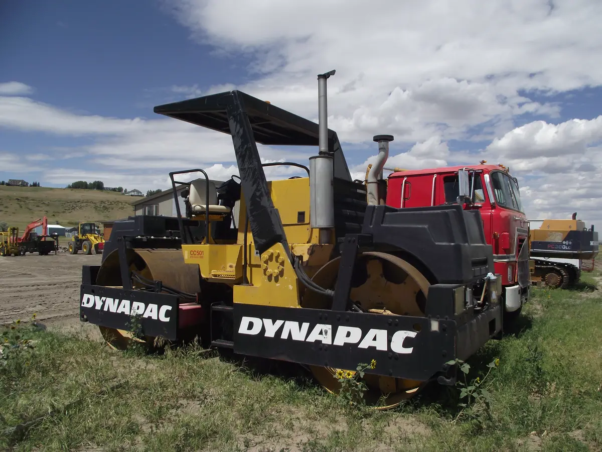 Roller  ,  Conveyor , Shaker  Deck , Excavator. 1
