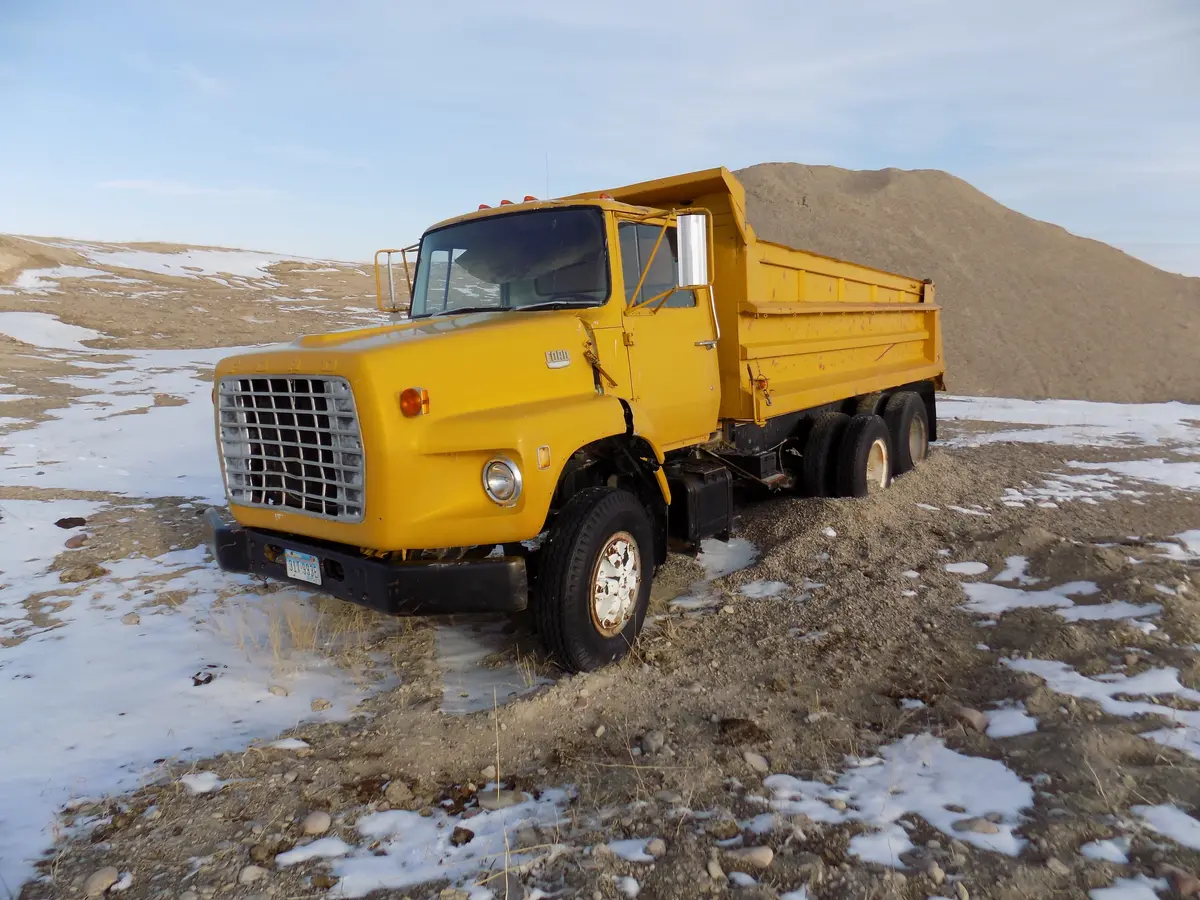 Ford 9000 Gravel Truck 1