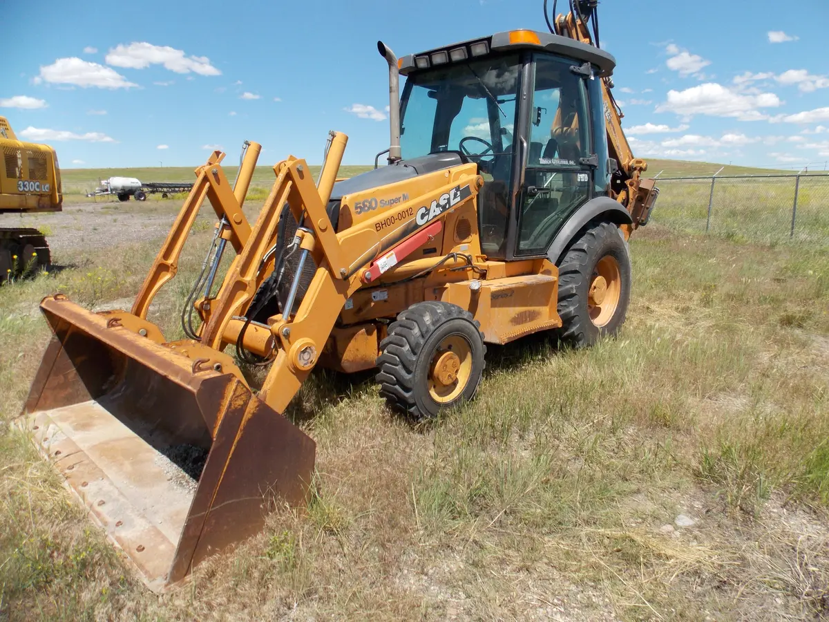 580 Super M Case Backhoe 1