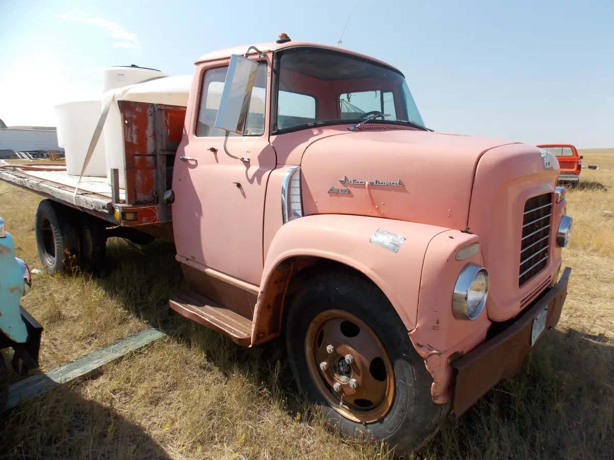 61 International  2 Ton 1