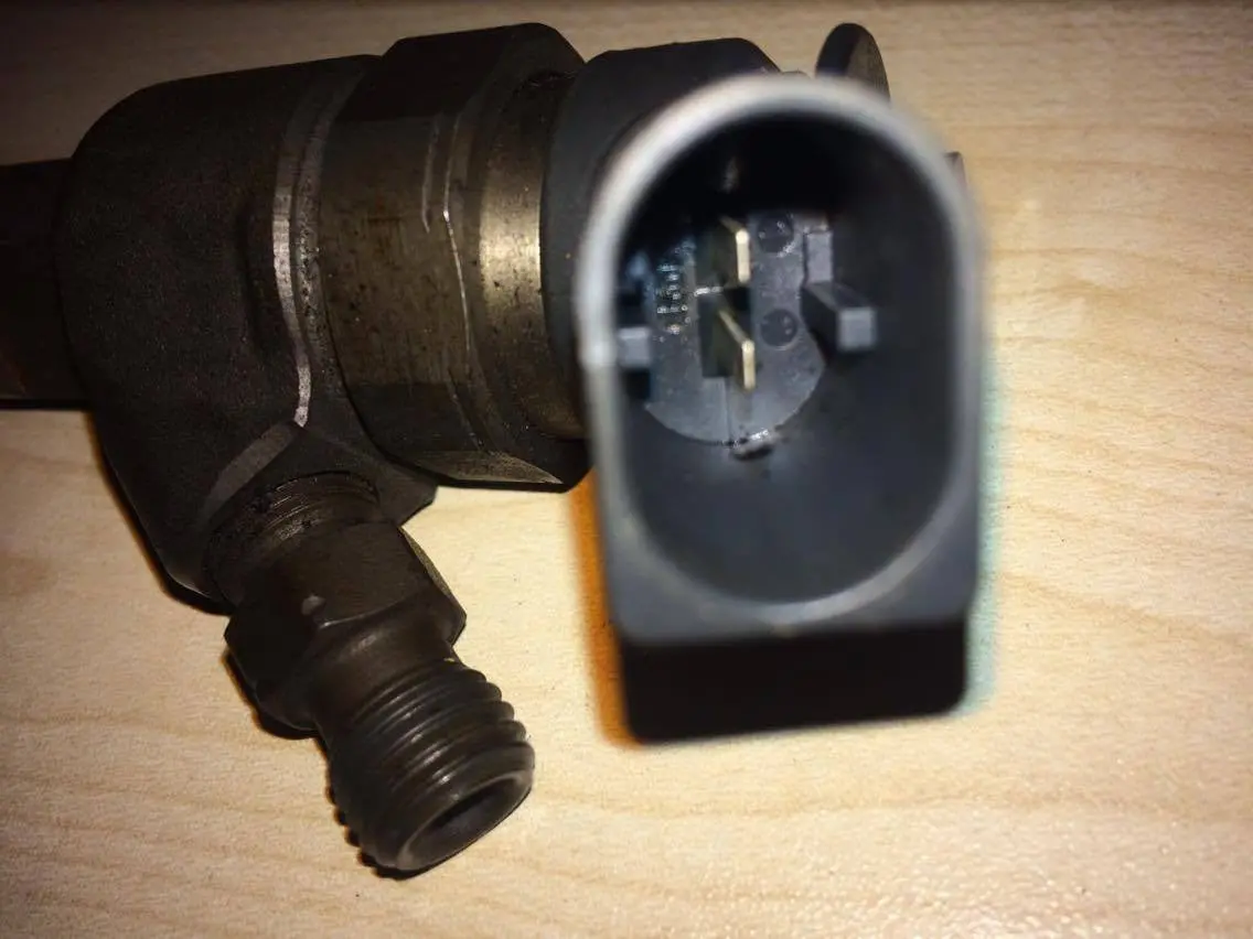 Mercedes-Benz Mb A B Class  Mitsubishi Colt  Smart Forfour  1.5 2.0 Cdi Diesel Engine  2004 2005 2006 2007 2008 0445110167 / A6400700787  Used Fuel Injector 1