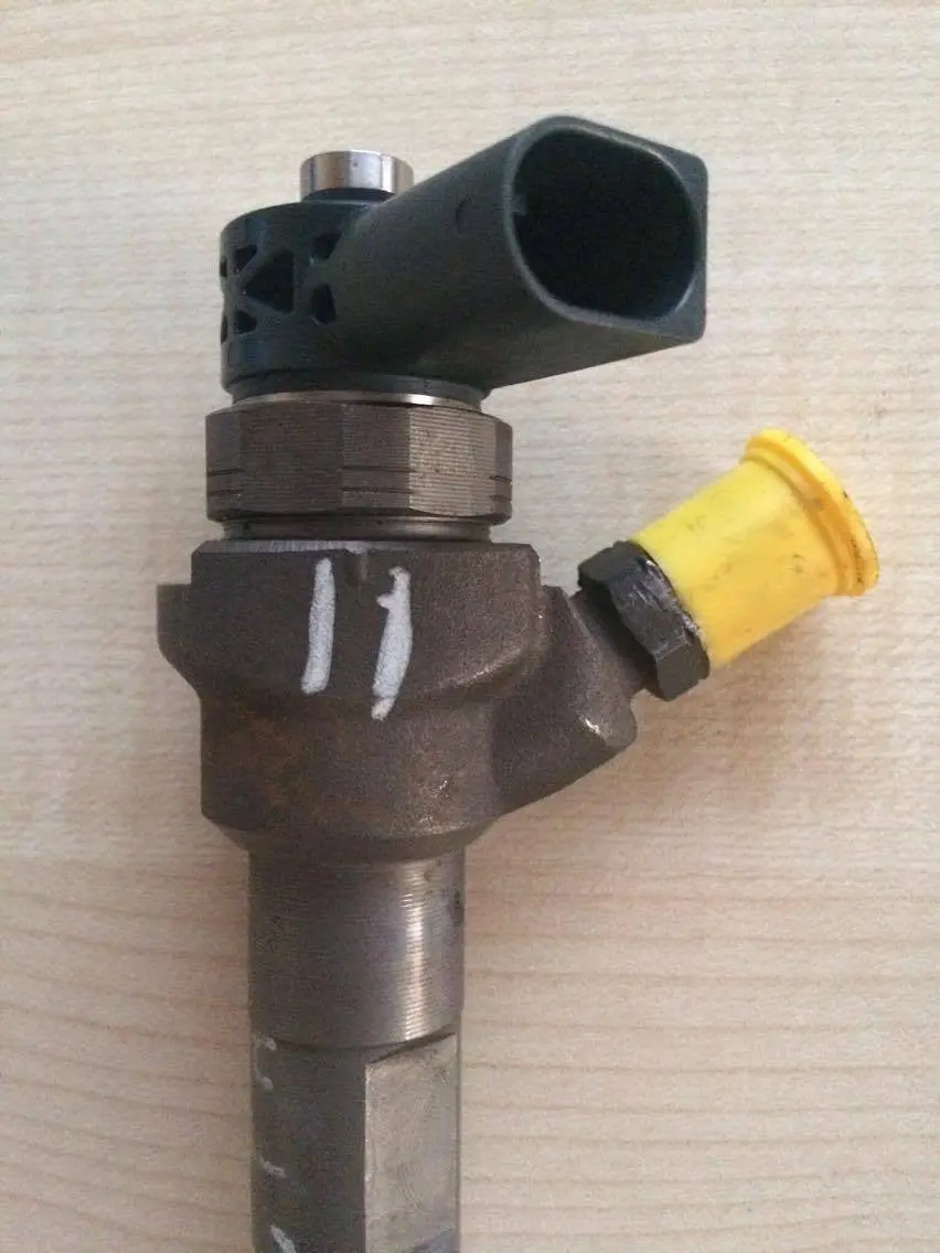 Audi A1  Volkswagen Touran Caddy  Skoda Yeti Octavia Scirocco Jetta Golf  Seat Ibiza Leon Altea  2.0 Tdi Diesel Engine / 81 / 100 / 103 / 62 Kw Cfh Cfha Cfhb Cfhc Cfhd Cfhe Cfhf 0445110369 / 03L103277j  Used Fuel Injector 1