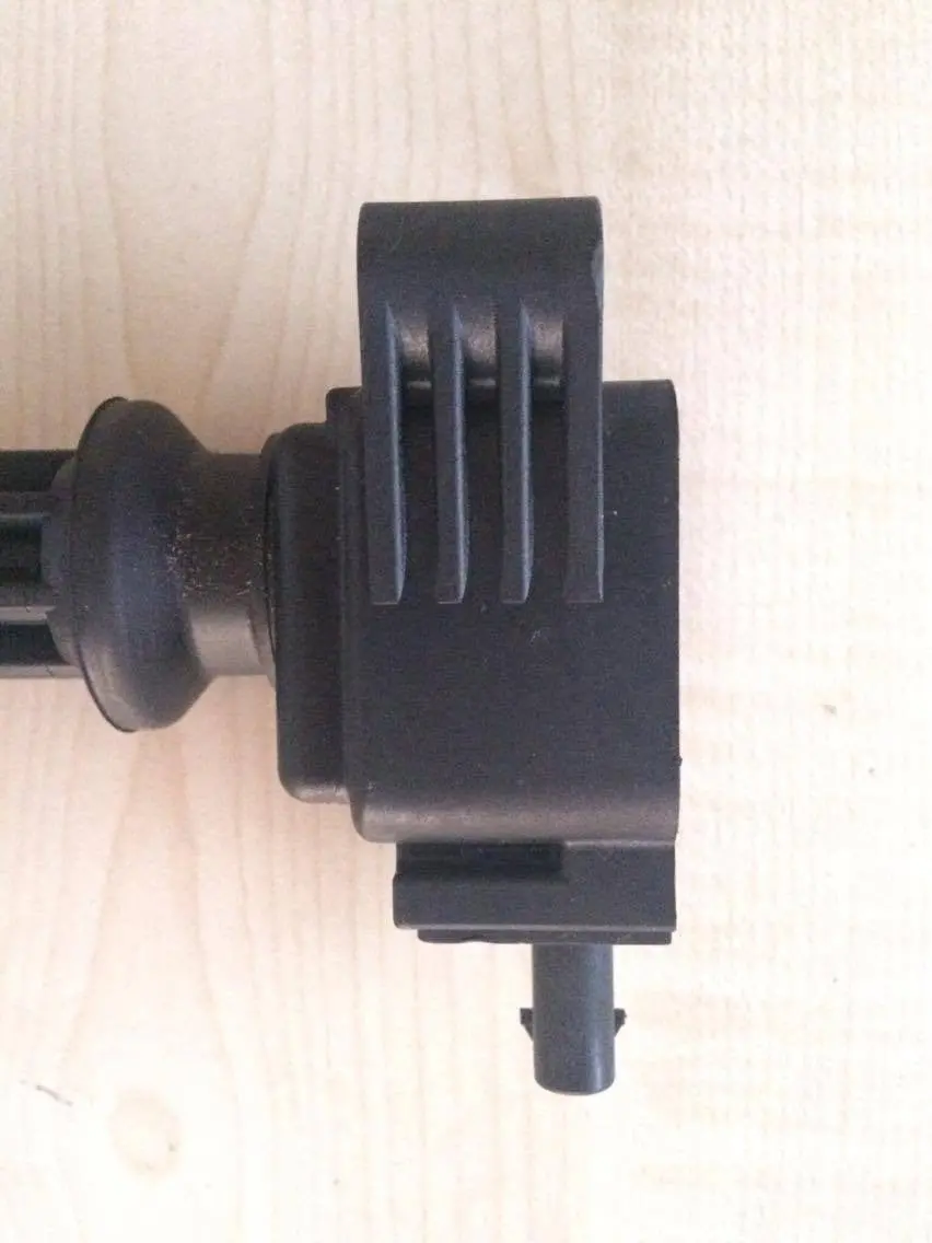 Ford Focus St 2011 2012 2013 2014 2.0 Petrol Turbo Ecoboost Engine Engine Code: R9da Part Number: Cm5e-12A366-Bc / Cm5e12a366bc Used Ignition Coil 2
