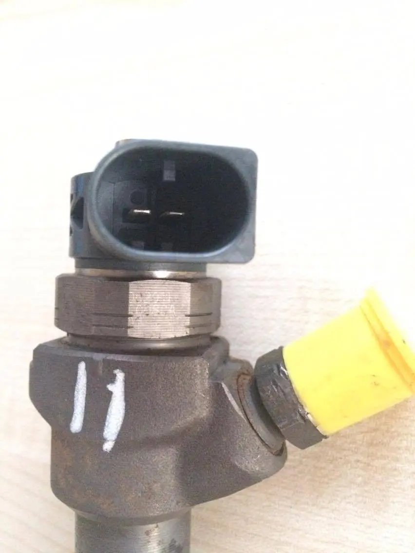 Audi A1 Volkswagen Touran Caddy Skoda Yeti Octavia Scirocco Jetta Golf Seat Ibiza Leon Altea 2.0 Tdi Diesel Engine / 81 / 100 / 103 / 62 Kw Cfh Cfha Cfhb Cfhc Cfhd Cfhe Cfhf 0445110369 / 03L103277j Used Fuel Injector 2