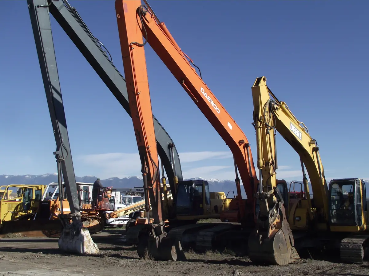 Long And Short Reach Excavators And Contruction Equipment 1