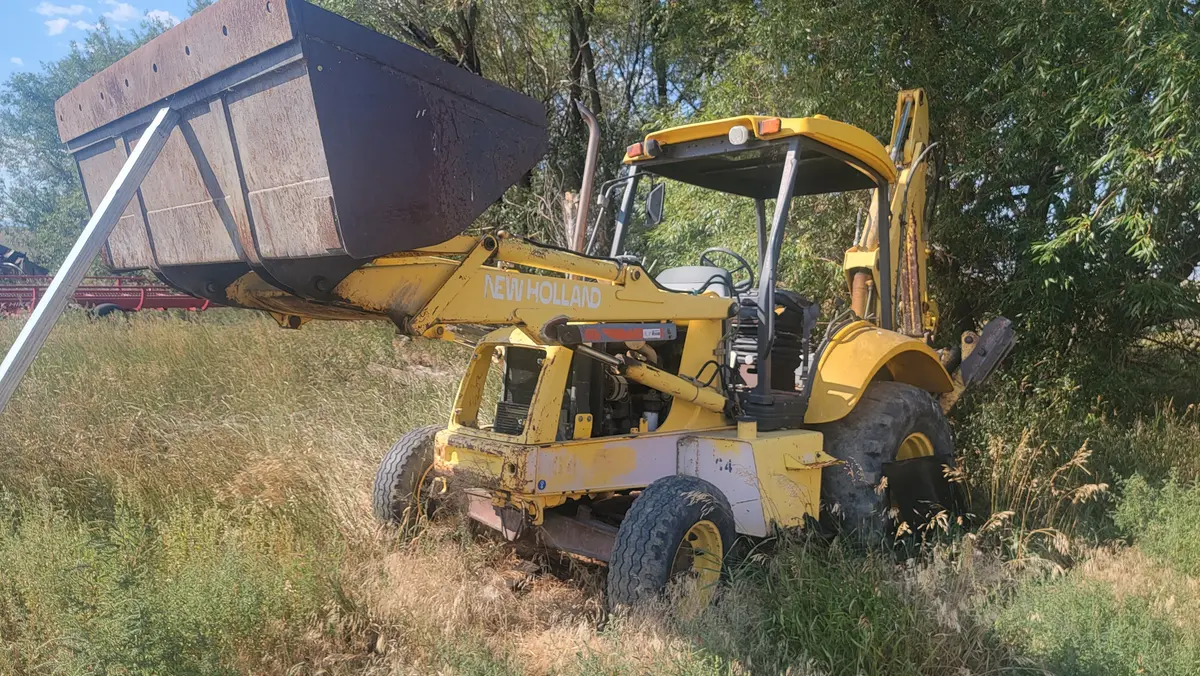 New Holland Tractor Back Hoe 1