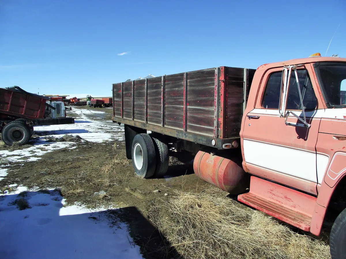 77 Chevy Graintruck 1