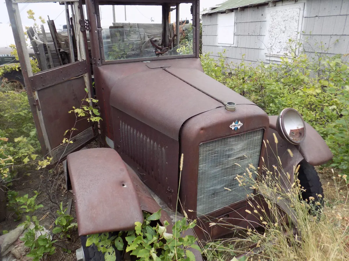 Old  International Pickups 1