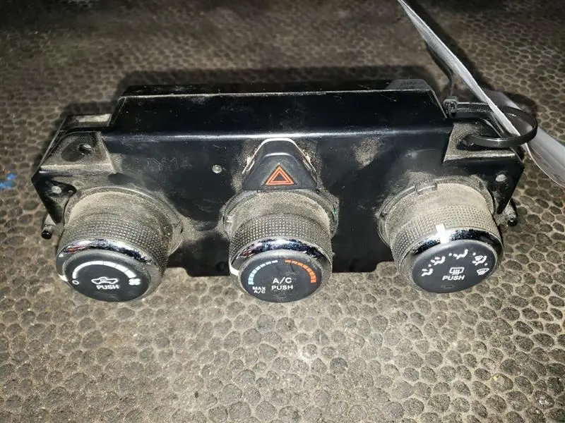 2016 Ram1500 Ac Temp Controls. Part Number 68268190Aa 1