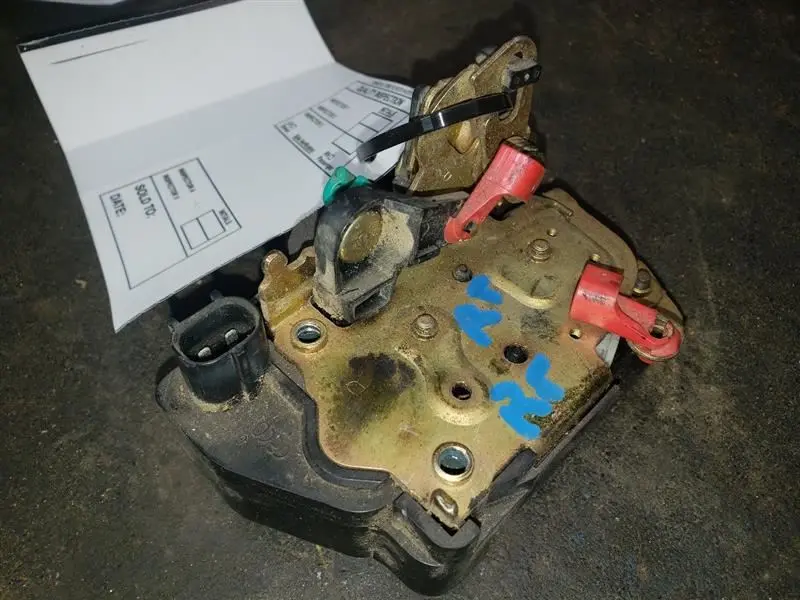 2002 Ram1500 Quad Cab Passenger Rear Manual Door Latch. Part Number 55372856Ab 1
