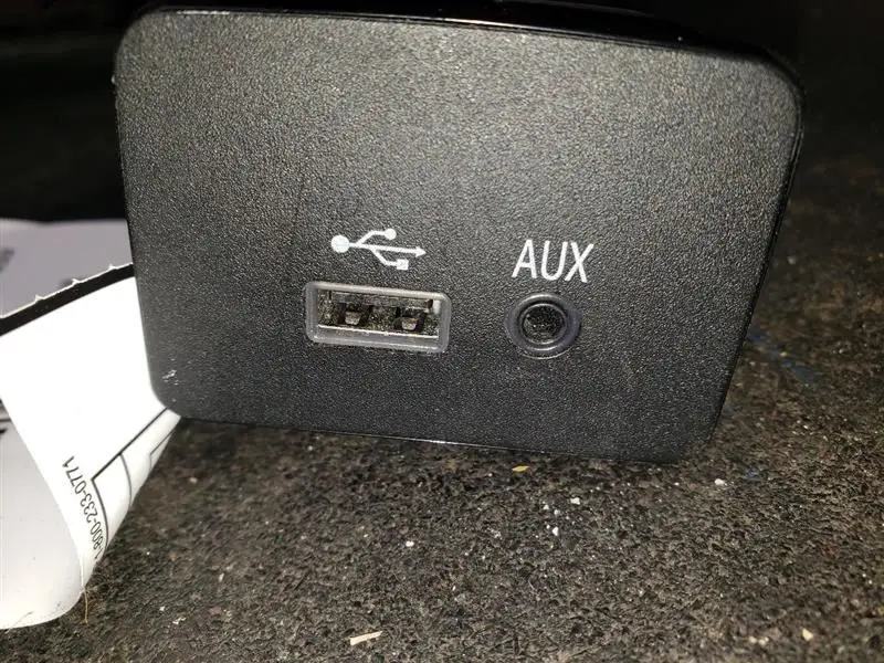 2017 Dodge Ram1500 Usb / Aux Dash Switch. Part Number 68096426Ad 2