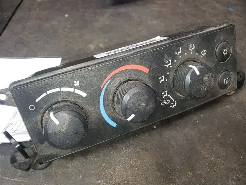 2006 Dodge Ram2500 Ac Temp Controls. Part Number 55056755Ab 1