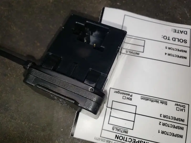 2011 Dodge Ram5500 Dash Mounted Power Port. Part Number 05082095Ab 2