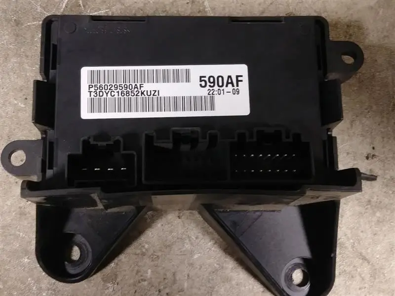 2015 Ram1500 Transfer Case Module. Part Number 56029590Af 1