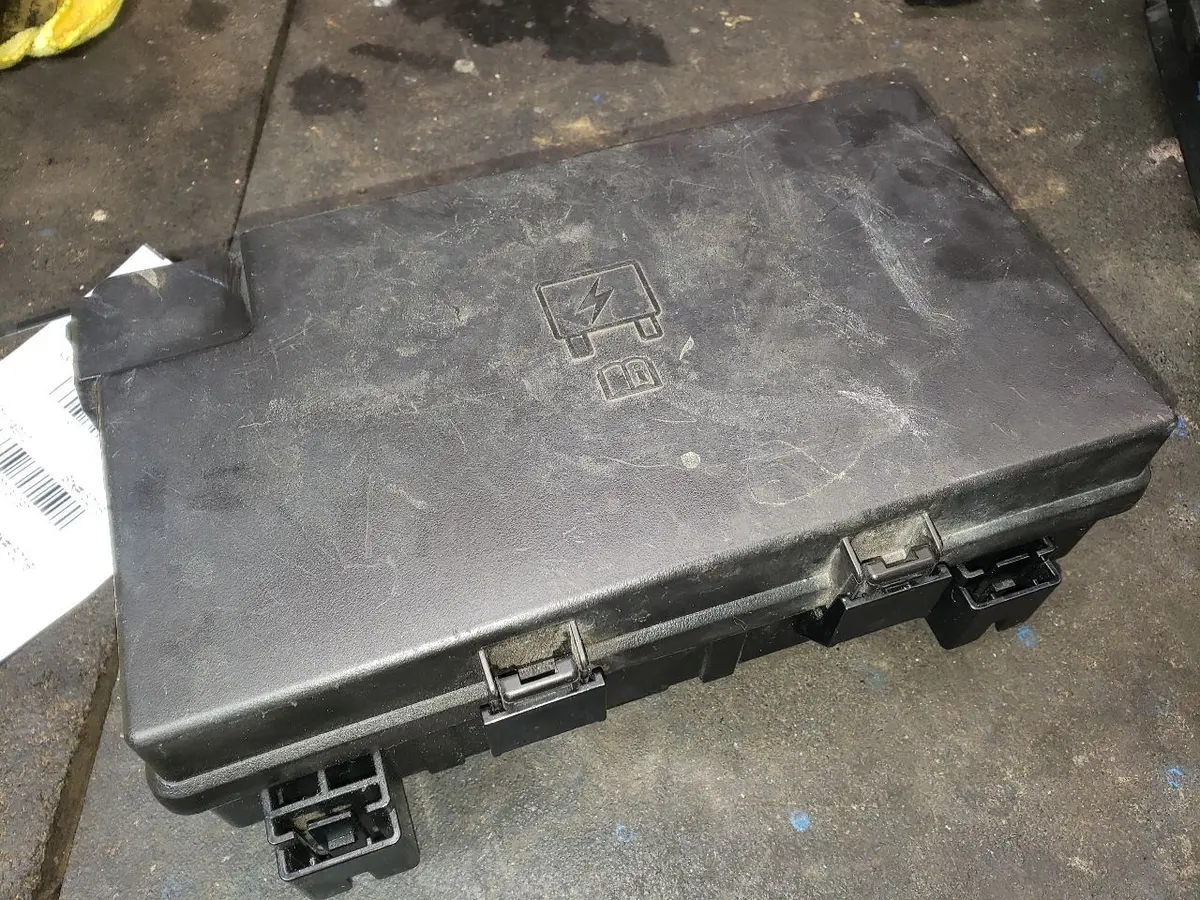 2020 Ram 3500 Totally Intergrated Power Module (Tipm). Part Number 68437289Ab 1