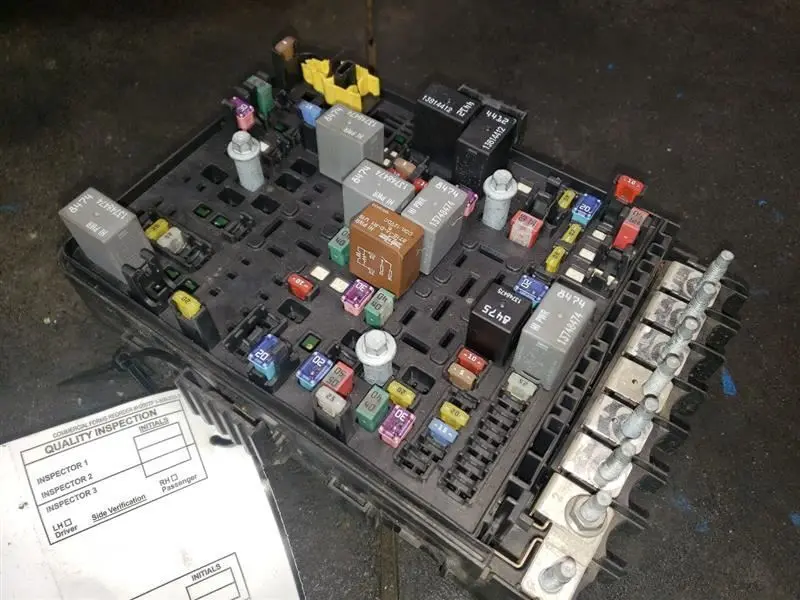 2020 Ram1500 (New Body) Power Distribution Center (Pdc). Part Number 68430150Aa 2