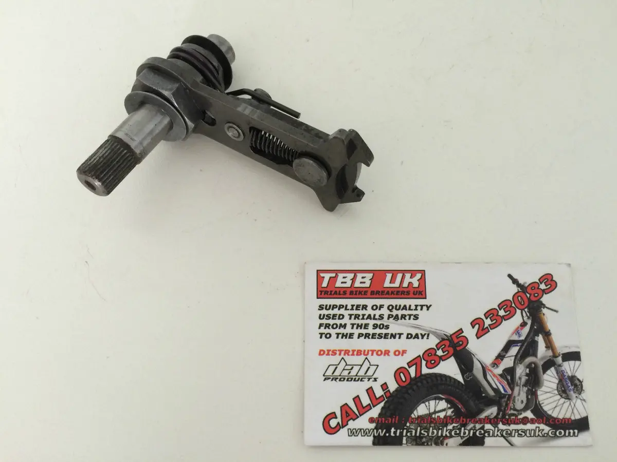 2000-2006 Beta Rev3  Gear Selector Shaft Assembly 1