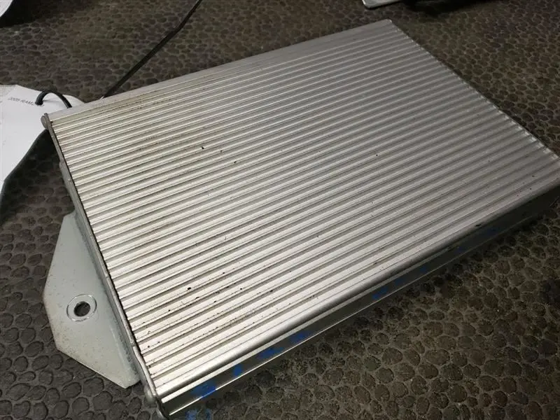 2005 Dodge Ram2500 Radio Amplifier. Part Number 56043295Ae 1