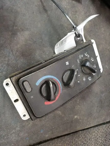 2000 Dodge Ram3500 Ac & Heater Temp Controls. Part Number 55056702Ad 1