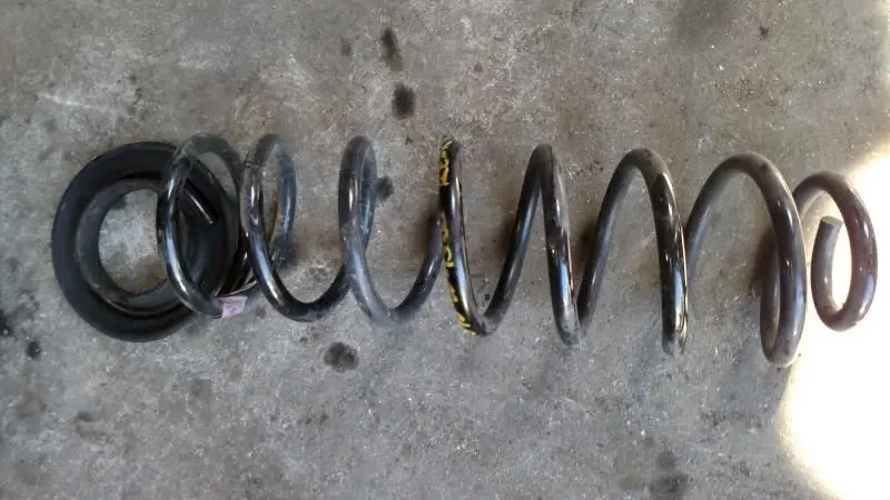 13 14 15 Dodge Ram 1500 Pickup Air/Coil Spring Rear Coil Spring 1
