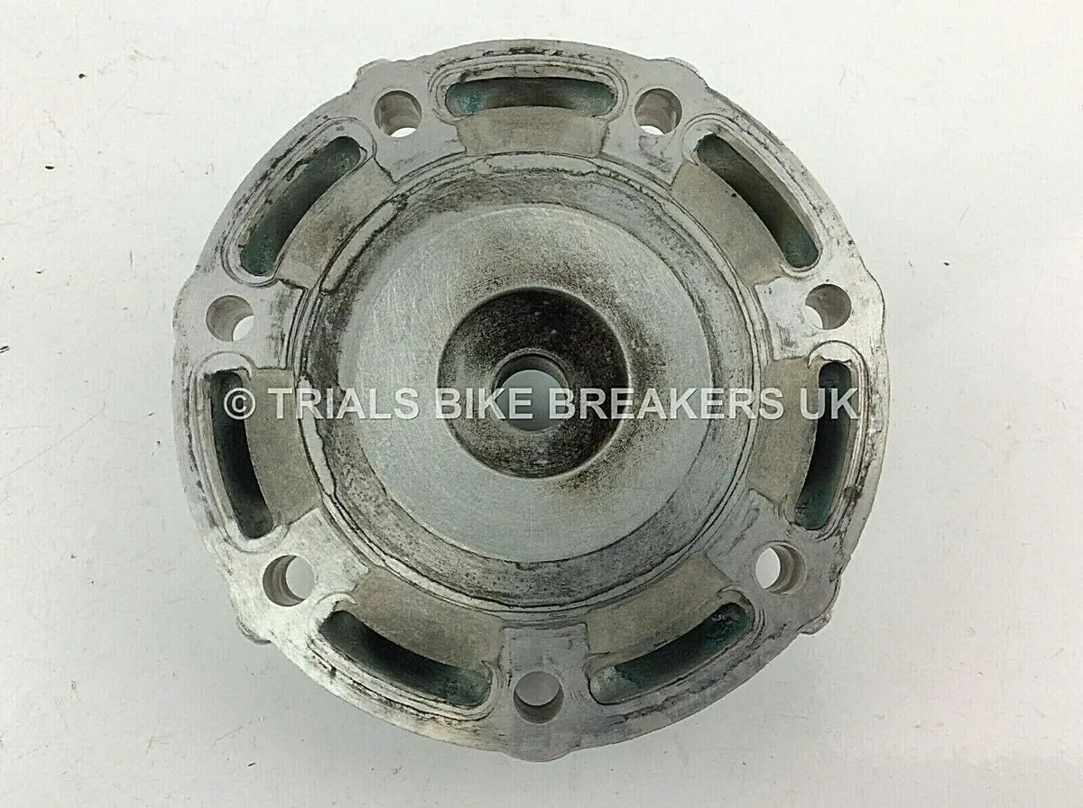 2008 Beta Rev3 125 Cylinder Head And Bolts 2