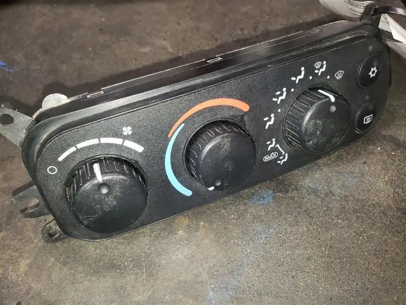 2002 Dodge Ram1500 Ac Temp Copntrols. Part Number 55056246Ad 1