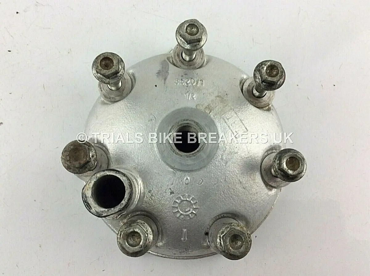 2008 Beta Rev3 125 Cylinder Head And Bolts 1
