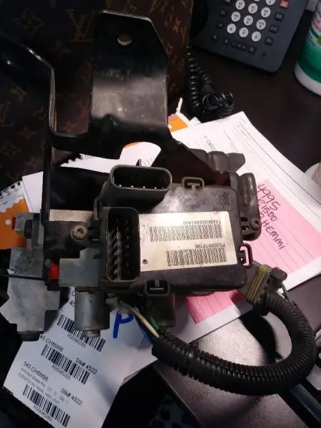 1998 Dodge Ram1500 Rear Wheel Abs Unit. Part Number 52009707Ae 1