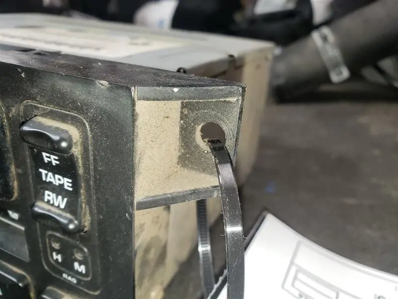 2001 Dodge Ram2500 Am/Fm Cassette. Part Number 56038933Ab 2