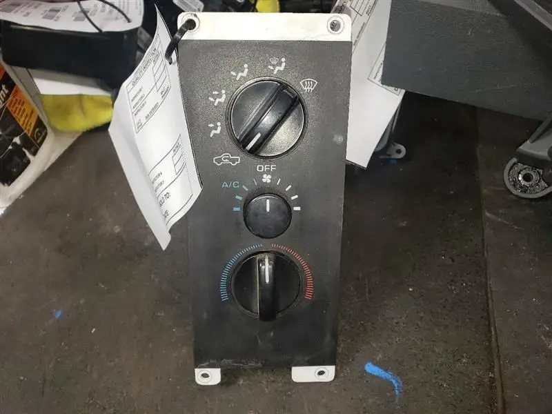 1995 Dodge Ram 2500 Ac & Heater Temp Controls. Part Number 55037028 1
