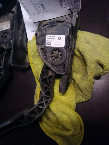 2010 Ram 1500 Accelrator Pedal With Tps. Part Number 68043161Aa 1