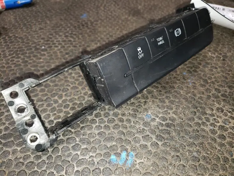 2014 Dodge Ram2500 Instrument Panel Switch. Part Number 56045422Aa 1