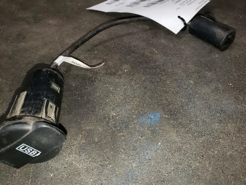 2017 Dodge Ram1500 Dash Mounted Usb Charging Port. Part Number 68158770Ab 2