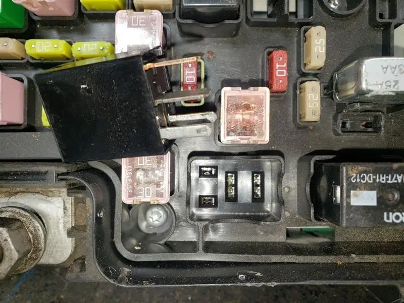 2010 Ram2500 Totally Intergrated Power Module (Tipm). Part Number 04692194Ag 2