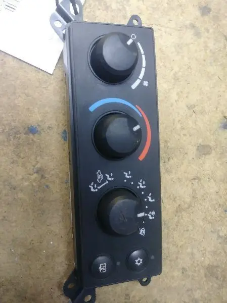 2007 Dodge Ram1500 Ac / Heater Temp Controls. Part Number 55056755Ab 1