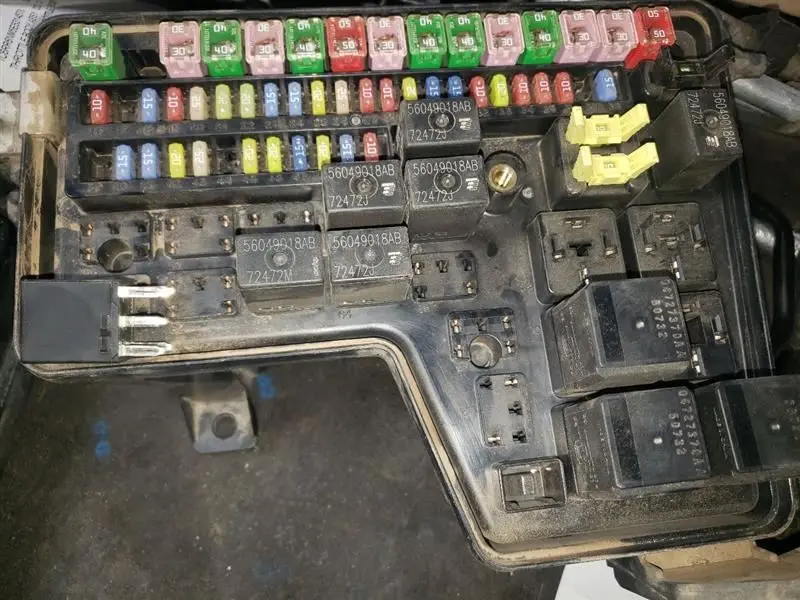 2003 Dodge Ram2500 Power Distribution Center (Pdc). Part Number 68193350Ab 2