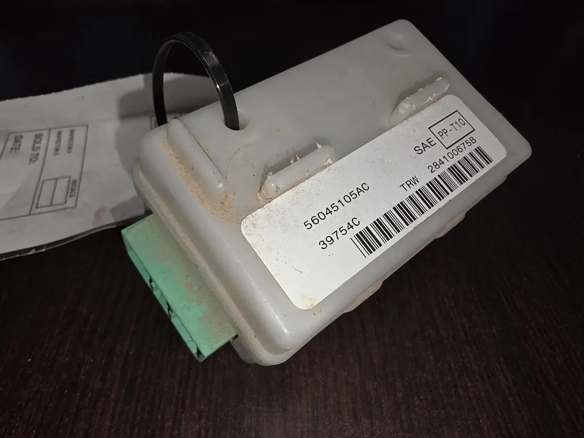 2002 Dodge Ram 3500 Heated Seat Module. Part Number 56045105Ac 1
