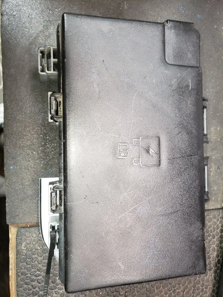 Totally Intellegent Power Distribution Center (Ipdc). Part Number 68366000Ad 1