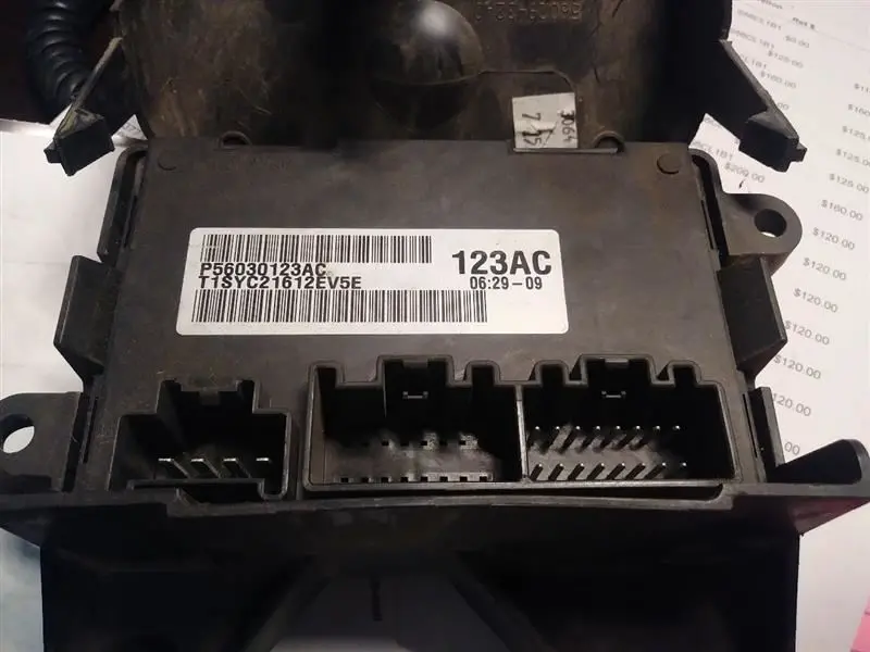 2012 Dodge Ram2500 Transfer Case Shift Module. Part Number 56030123Ac 1