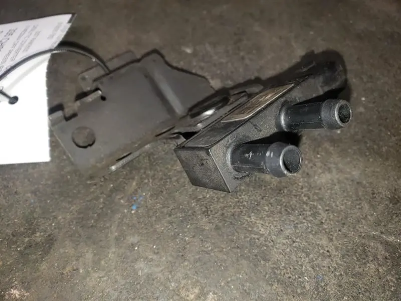 2007 Dodge Ram3500 Differential Pressure Sensor. Part Number 5149229Aa 1