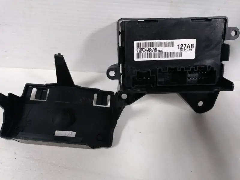 2020 Ram1500 (Classic) Transfer Case Shift Module. Part Number 68250127Ab 1