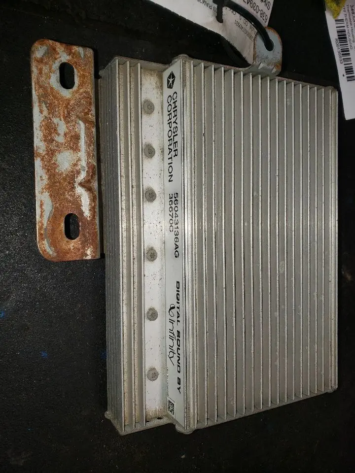 2003 Dodge Ram2500 Radio Amplifier. Part Number 56043136Ag 1
