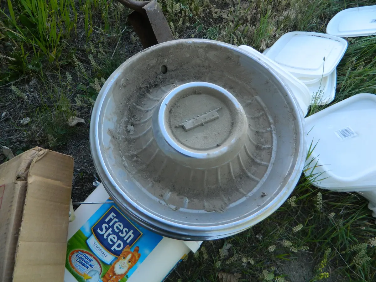 6 Cadillac Hubcaps 1