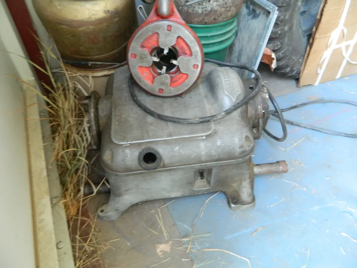 Ridgid 400 Pipe Threader 1