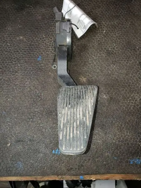 2010 Dodge Ram2500 Accelerator Pedal. Part Number 68043161Aa 1