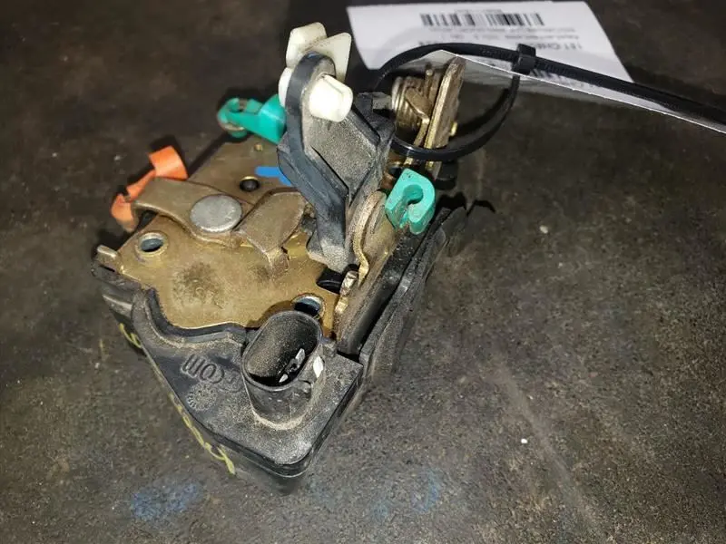 2006 Dodge Ram1500 Regular Cab Driver Door Manual Latch. Part Number 55372853Ab 2
