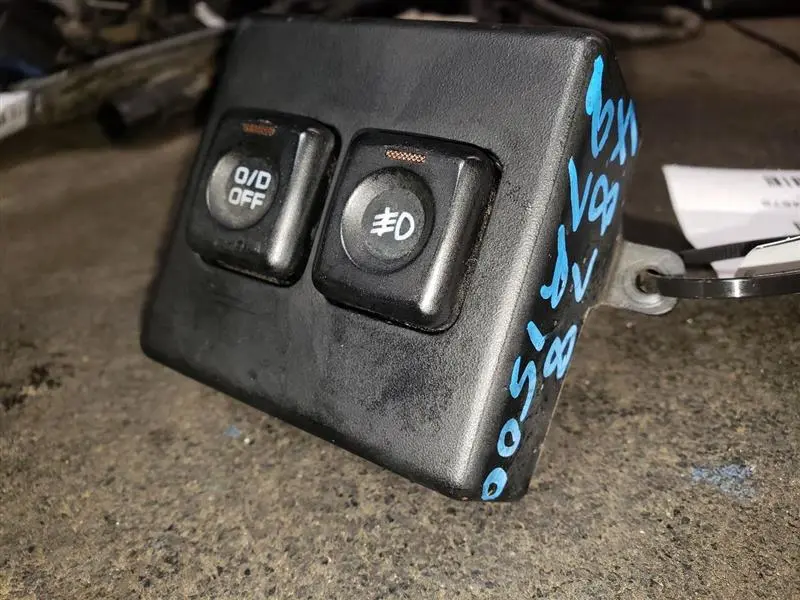 1997 Dodge Ram1500 Overdrive Lockout Switch With Fog Lamp. Part Number 56007396 2