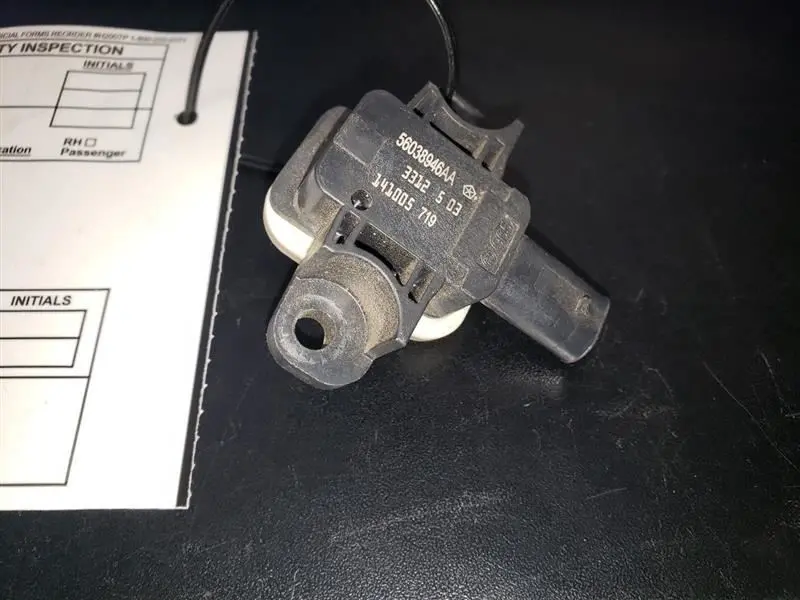 2015 Dodge Ram2500 Front Door Pressure Sensor. Part Number 56038946Aa 1