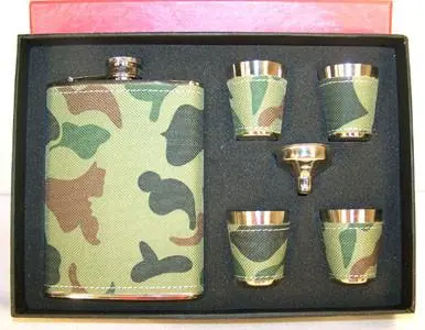 Camoflague Flask Set W Four Shot Glasses 1