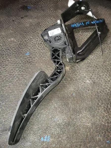 2015 Dodge Ram1500 Accelerator Pedal With Tps. Part Number 68043161Ac 44K !! 1